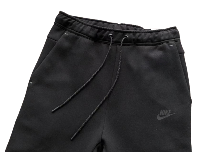 NIKE TECH SHORTS