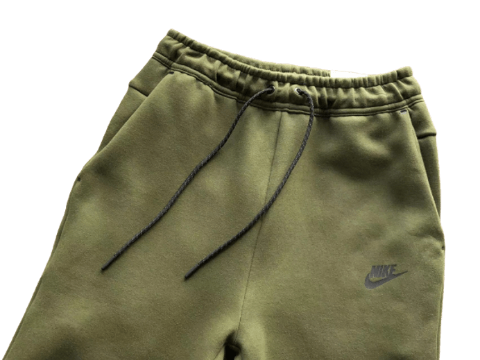 NIKE TECH SHORTS