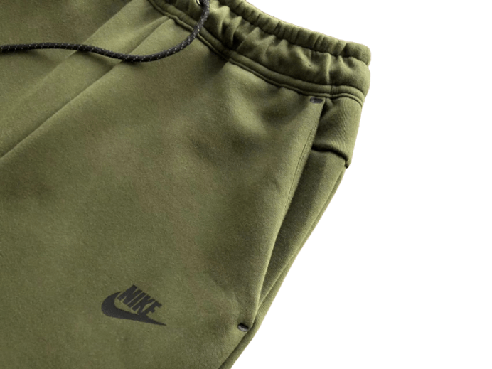 NIKE TECH SHORTS