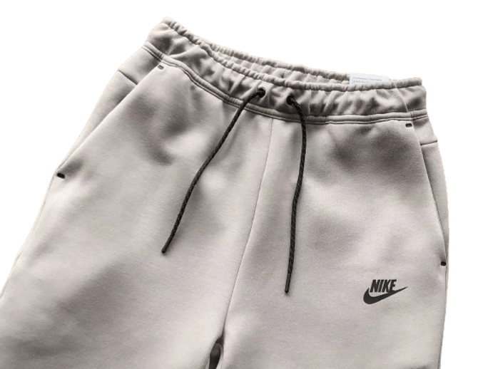 NIKE TECH SHORTS