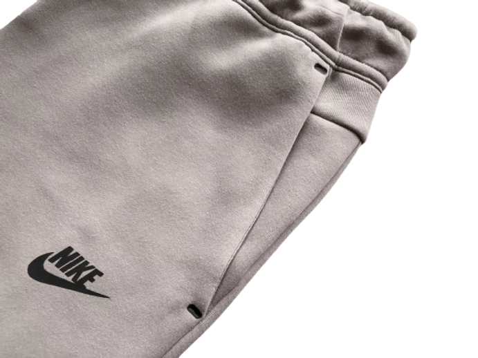 NIKE TECH SHORTS