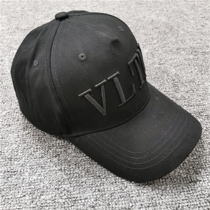 CAP VALENTINO