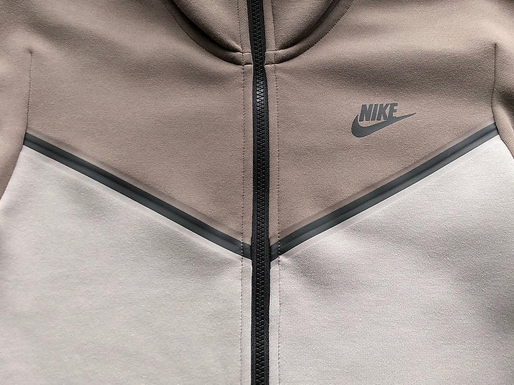 NIKE TECH FLEECE – CREAM (FULL)