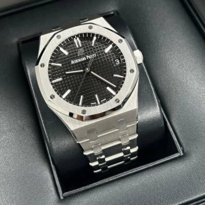 Royal Oak Offshore “Black Dial” 15400 ADP009 - Image 4