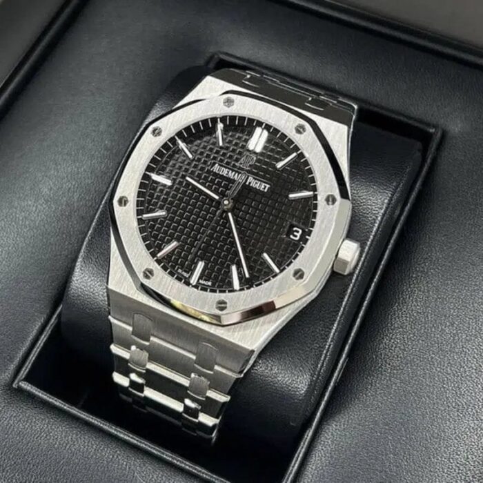 Royal Oak Offshore “Black Dial” 15400 ADP009 - Image 2