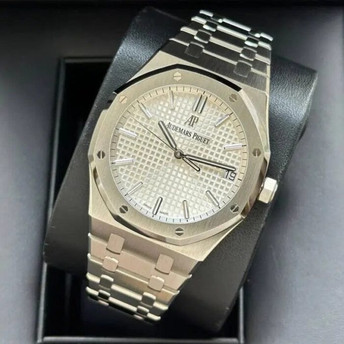 Royal Oak Offshore “White” 15400 ADP006 - Image 4